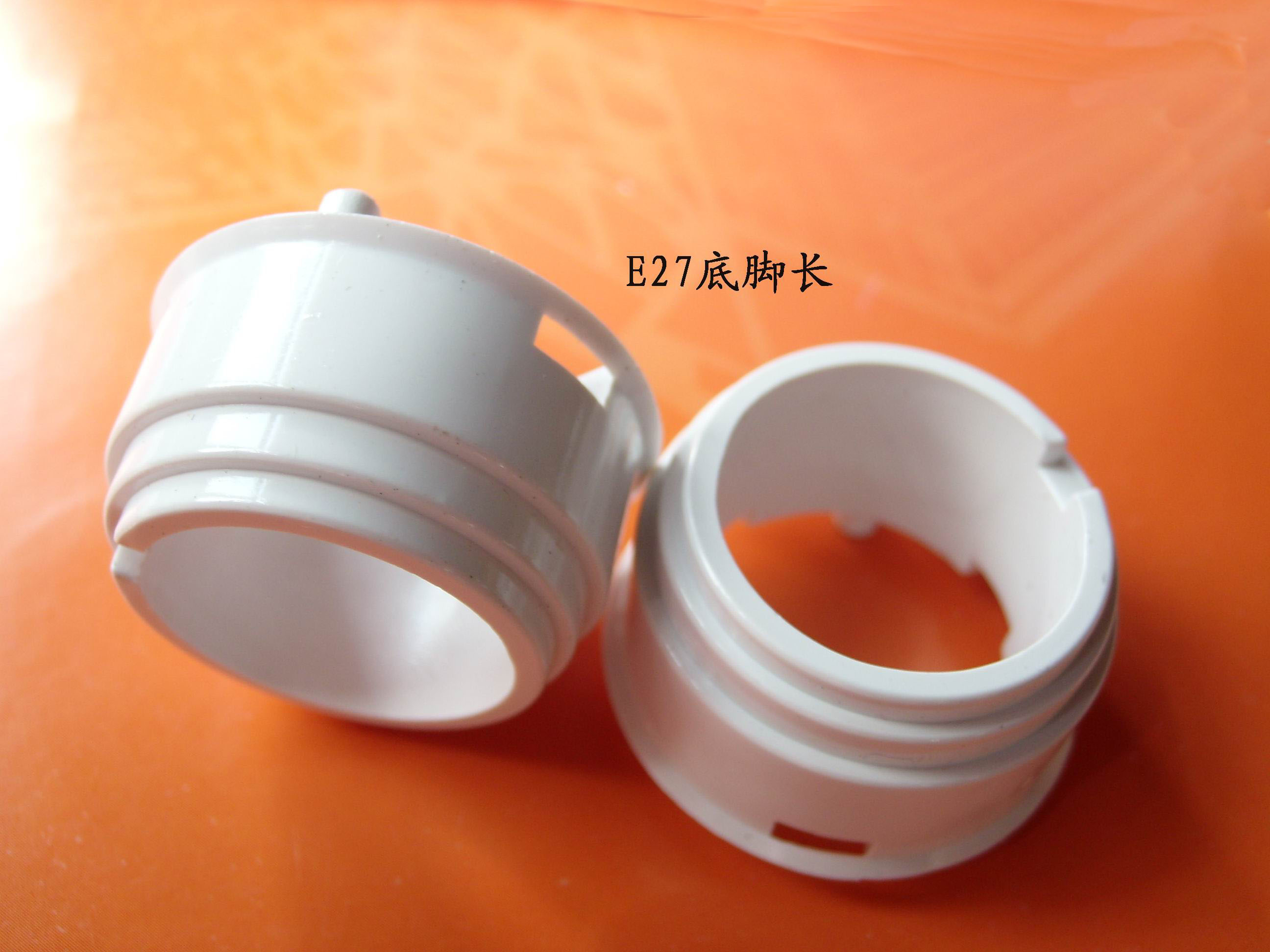 旭錦供應塑膠支架，燈頭